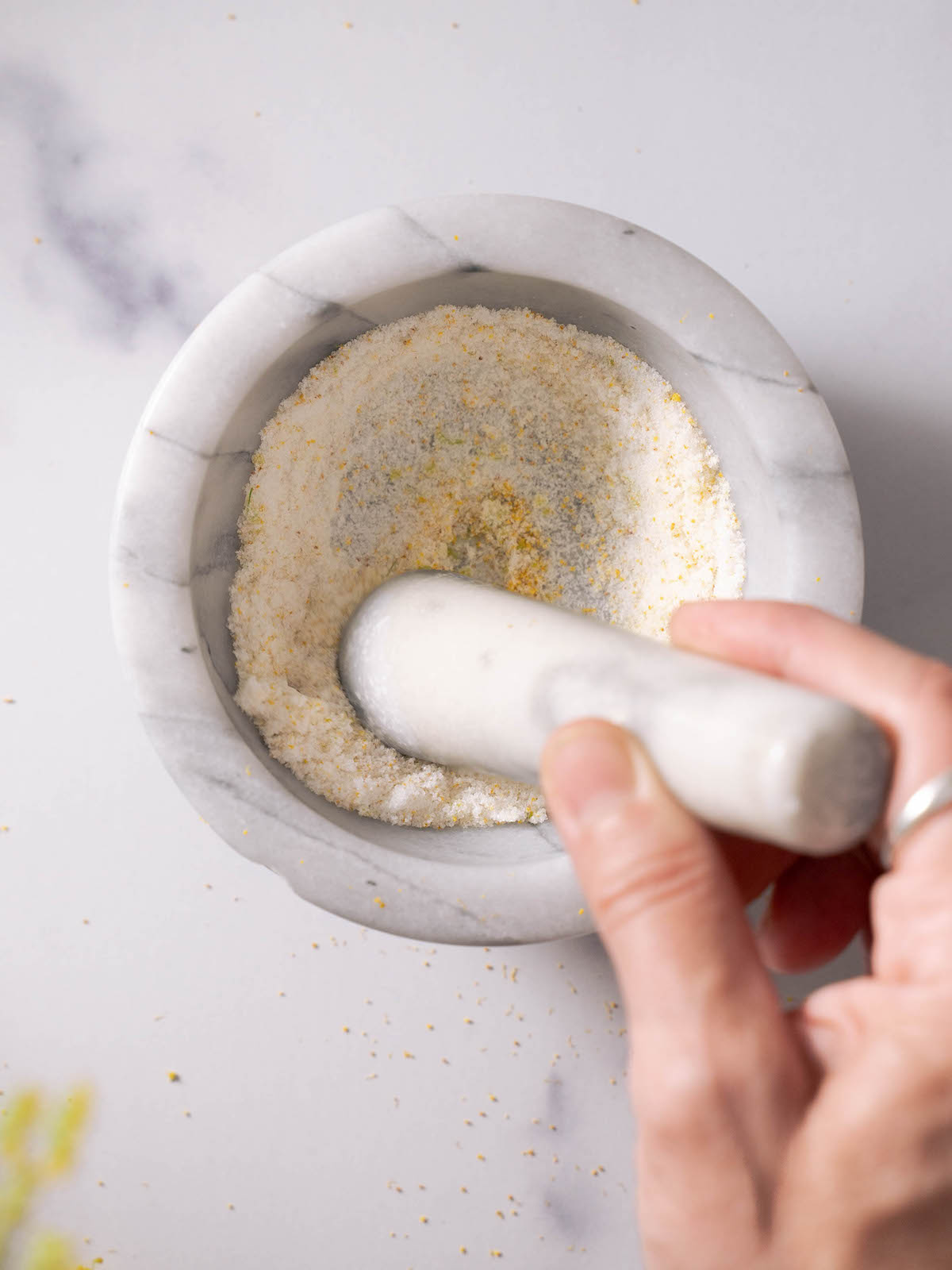 Making fennel pollen sugar