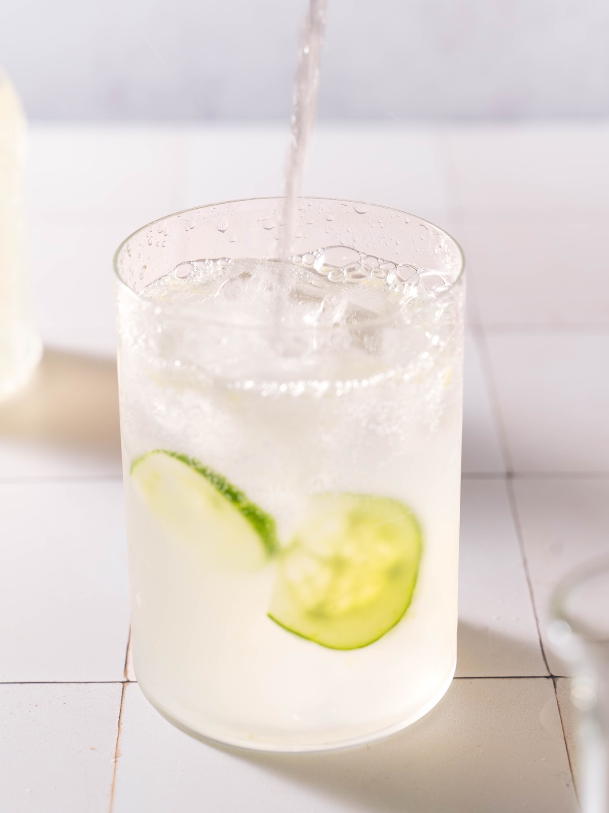 Topping a cocktail off with sparkling water