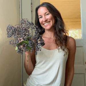 Karie holding an umbel full of elderberries