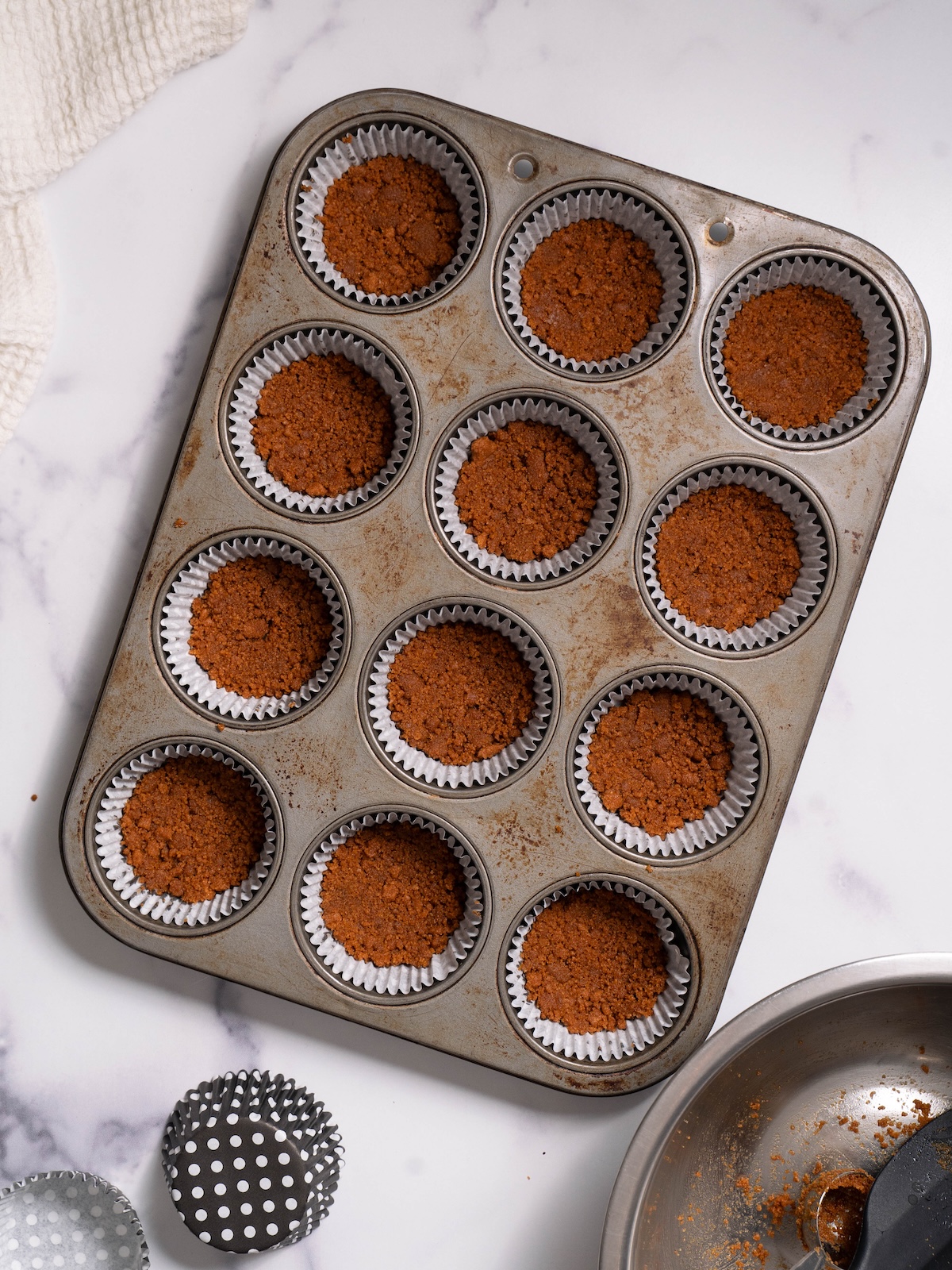 Baked Biscoff crust for mini cheesecakes