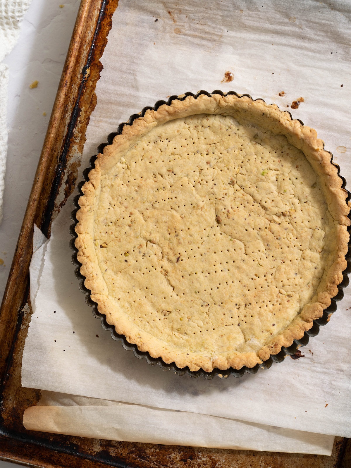 A baked pistachio tart crust