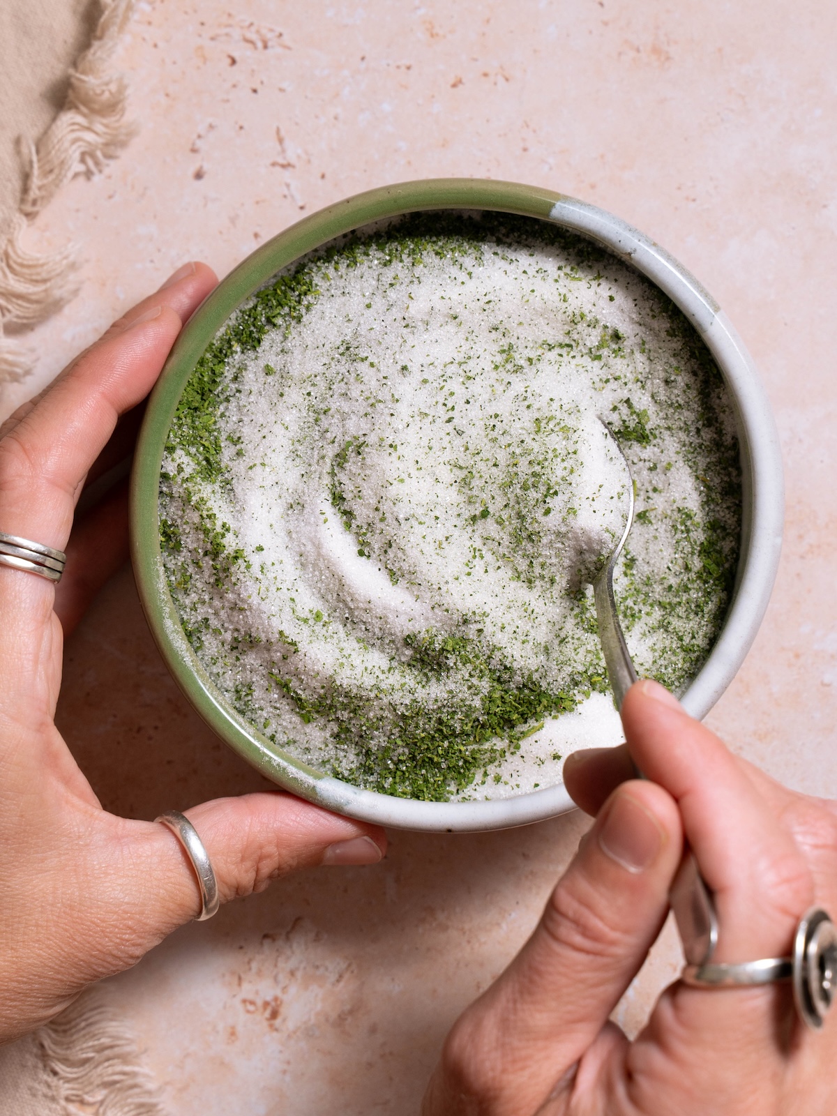 Blending sugar and toasted fig leaf powder in a small bowl