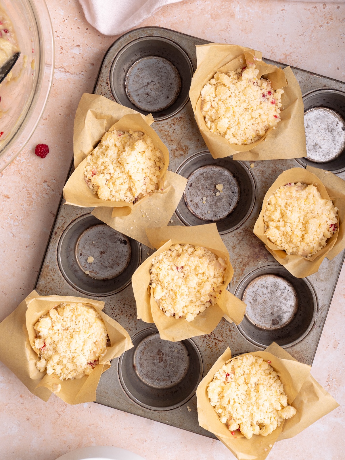 Raspberry streusel muffins before baking