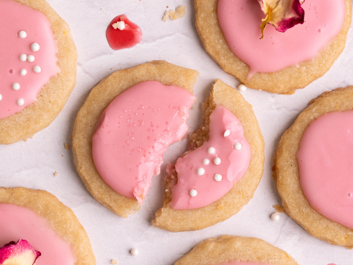 A hawthorn cookie split in half