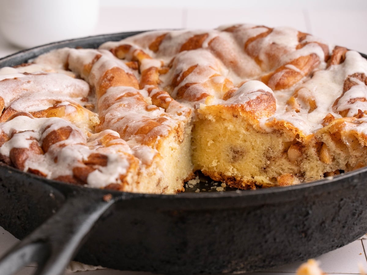 The interior swirls of cinnamon butter and apples inside a skillet pan apple twist